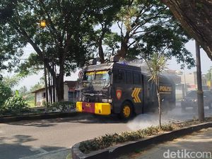 Abu Vulkanik Selimuti Cianjur, Water Canon Dikerahkan