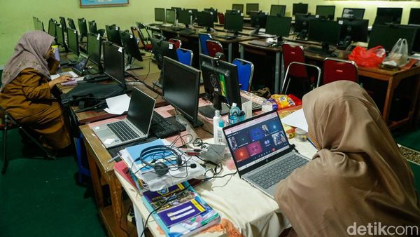 Abu Vulkanik Anak Krakatau, Siswa Bekasi Mulai Belajar dari Rumah