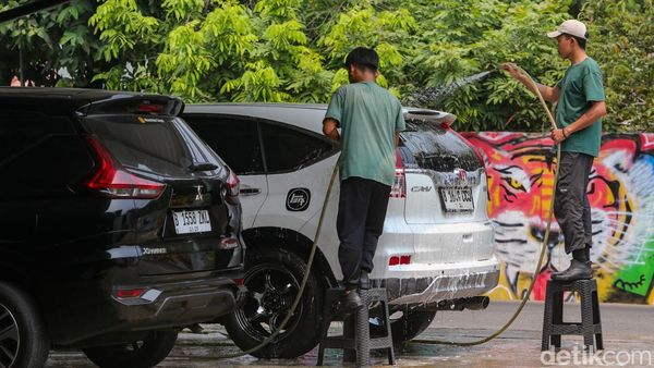 Abu Vulkanik Bikin Jasa Cuci Kendaraan Kebanjiran Pelanggan