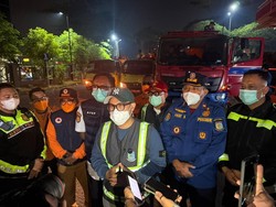 Atasi Sebaran Abu Vulkanik, Pemkot Tangsel Semprot Sejumlah Ruas Jalan