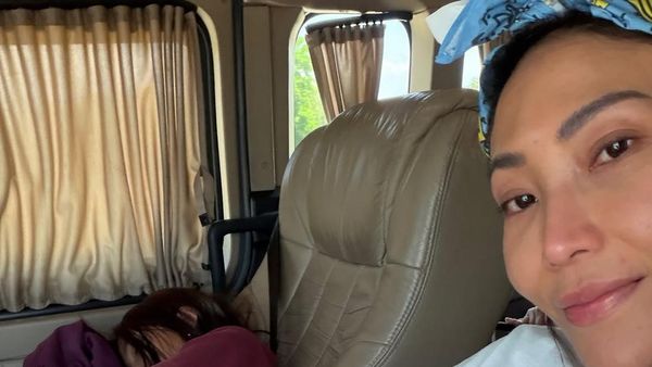 Ayu Dewi Gak Jual Kesedihan soal Balik ke Jakarta Imbas Erupsi Anak Krakatau