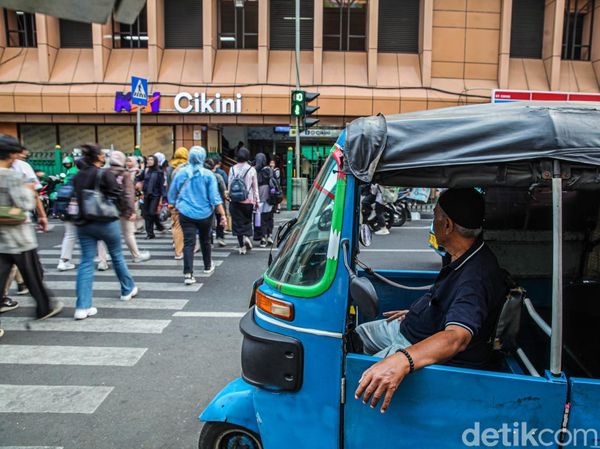 Bajaj Masih Eksis di Tengah Gempuran Ojol