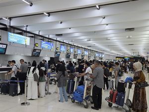 Bandara Soetta Beroperasi Lagi, Antrean Check-in Mulai Ramai Calon Penumpang