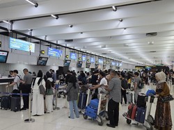 Bandara Soetta Beroperasi Lagi, Antrean Check-in Mulai Ramai Calon Penumpang