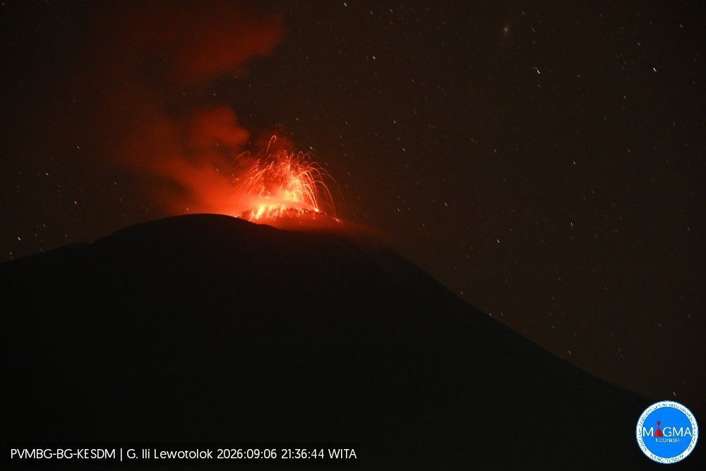 Erupsi Gunung Ili Lewotolok terjadi pada hari Minggu, 6 September 2026, pukul 21.37 WITA. (X/@badangeologi_)