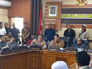 Digeruduk Massa, Pemkab Buka Dialog Legalisasi Minyak Rakyat di Muba