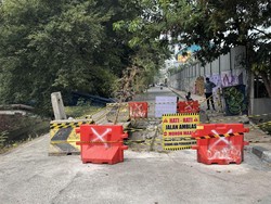 Pemilik Truk Pasir Bakal Perbaiki Jalan di Duren Sawit Jaktim yang Amblas
