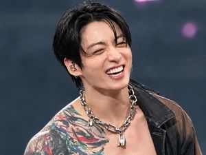 Viral Jungkook BTS Bikin Geger Pamer Sixpack di Konser Los Angeles