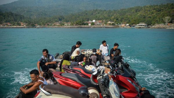 Kapal Logistik Tetap Beroperasi, Distribusi ke Sebesi dan Sebuku Berjalan Normal
