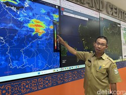 Visibility Rendah, Operasi Water Bombing di Kalbar Terkendala hingga Batal