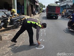 Hindari Pejalan Kaki, Pemotor Tewas Tertabrak Tronton di JLS Pasuruan