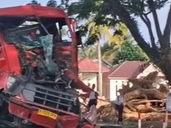 Mobil Tangki BBM Tabrak Truk Parkir di Jalan Trans Mamuju Tengah