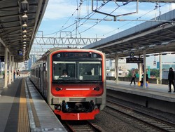 513,9 Km Listrik Aliran Atas KRL Jabodetabek Dirawat, Ini Prosesnya