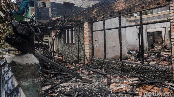 Ludes Dilalap Api, 4 Bangunan di Kemanggisan Kini Tinggal Puing