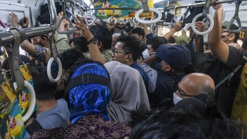 KRL Makin Sesak, Satu Gerbong Isinya Bisa 480 Orang! 