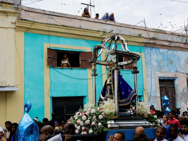 Prosesi Virgin of Regla Ramaikan Jalanan Kuba