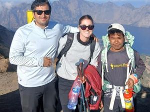 Antisipasi Karhutla, Pemandu Gunung Rinjani Bawa Apar Saat Mendaki
