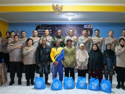 Peduli Sesama, Sespimma Polri 76 Salurkan Bansos untuk Warga di Bandung Barat