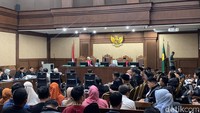 Jaksa Cecar Eks Staf Kemenag Asal Duit Beli 2 Ranger Rover-Dior, Begini Jawabnya
