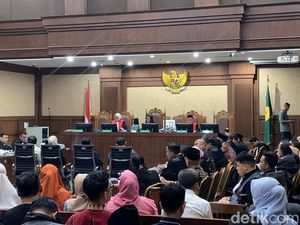 Jaksa Cecar Eks Staf Kemenag Asal Duit Beli 2 Ranger Rover-Dior, Begini Jawabnya