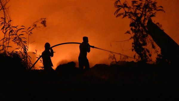 TPA Galuga Bogor Terbakar, Petugas Berjibaku Padamkan Api