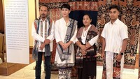 Cinta Tenun Sumba, Oscar Lawalata Bangun Rumah Budaya di NTT