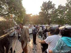 Situasi Terkini Laka Beruntun Alphard yang Tabrak Motor-Mobil di Surabaya