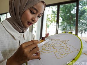 Belajar Membatik dengan Canting di Museum Batik TMII