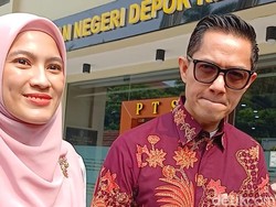 Dude Harlino Cerita Dampak Abu Anak Krakatau di Rumah