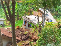 Perjuangan Ruhiyat Selamatkan Keluarga dari Longsoran Tanggul Jebol