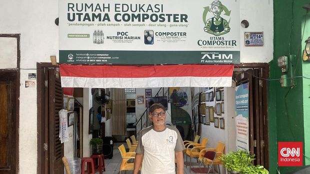 Sutarno, pegiat lingkungan sekaligus warga Sunter Jaya, Jakarta Utara.