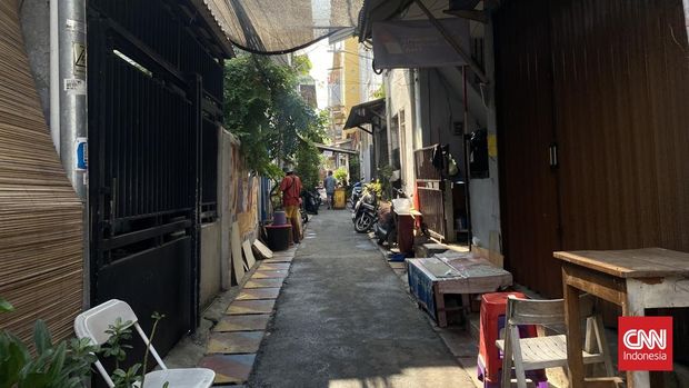 Suryana, atau yang kerap disapa dengan nama Pak Nana atau Pak RT di Pasar Manggis, Kecamatan Setiabudi, Jakarta Selatan.