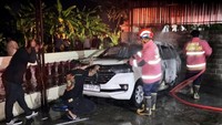 Amuk Suami di Tulungagung Bakar Mobil Pria Terduga Selingkuhan Istri