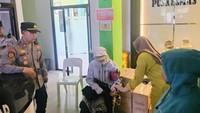 Pendaki Gunung Raung Hipotermia, Dievakuasi Usai Lapor Call Center 110