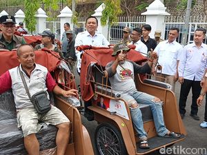 Becak Listrik, Nafas Baru Pengayuh Renta di Tasikmalaya
