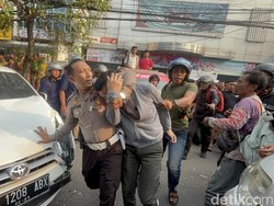 Sopir Alphard Penabrak 5 Motor-3 Mobil di Surabaya Diamankan