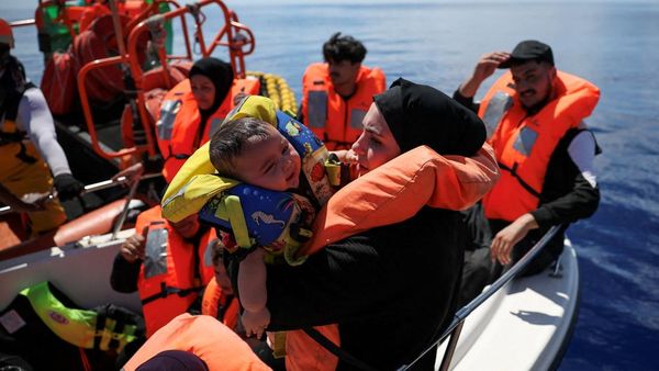 Penyelamatan Bayi Migran Baru Lahir di Mediterania