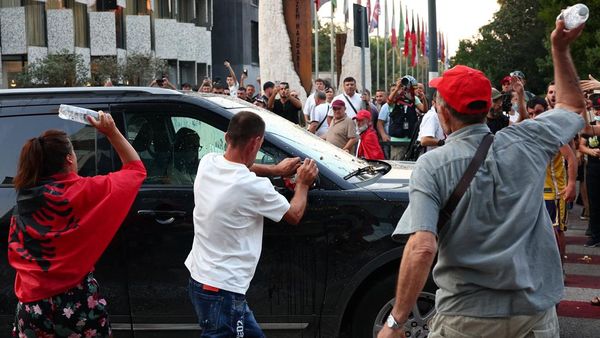 Proyek Mewah Menantu Trump Ditolak, Demonstran Albania Bentrok dengan Polisi