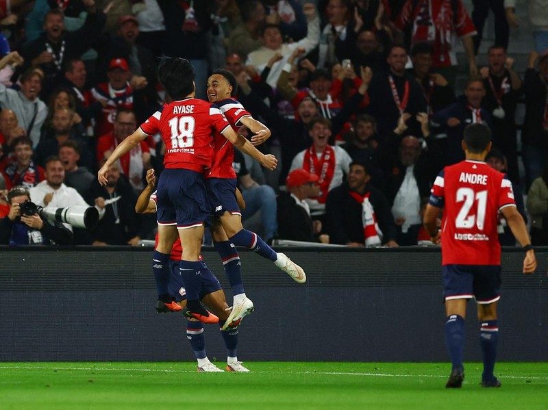Soccer Football - UEFA Champions League - Lille v Real Betis - Decathlon Arena Stade Pierre-Mauroy, Villeneuve-d'Ascq, France - September 8, 2026 Real Betis' Marc Bartra celebrates scoring their second goal with teammates REUTERS/Sarah Meyssonnier