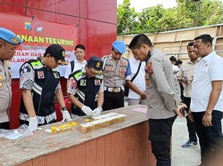 Puluhan Anggota Polres Bojonegoro Jalani Tes Urine Dadakan, Ini Hasilnya