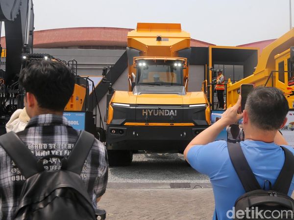 Alat Berat Berteknologi Tinggi Mejeng di JIExpo Kemayoran