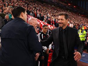 Liverpool Kalahkan Atletico, Iraola Akhiri Kutukan Simeone
