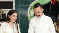 7 Gaya Serasi Angel Karamoy di Ultah Gusti Ega, Tampil Anggun Berkaftan