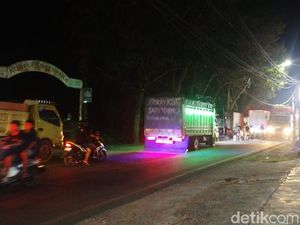 Antrean Isi BBM di SPBU Palopo Mengular ke Jalan Bikin Macet hingga Malam