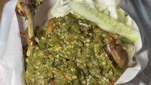 Ayam Penyet Cabe Ijo Go International, Jadi Street Food Populer Bangkok