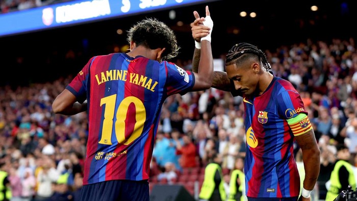 BARCELONA, SPAIN - SEPTEMBER 9: Raphinha of FC Barcelona celebrates 3-0 with Lamine Yamal of FC Barcelona  during the UEFA Champions League  match between FC Barcelona v Feyenoord at the Camp Nou on September 9, 2026 in Barcelona Spain (Photo by Davi