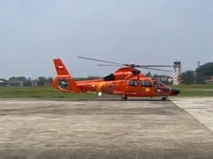 Video: Helikopter Dikerahkan Cari 5 Jurnalis Hilang di Selat Sunda