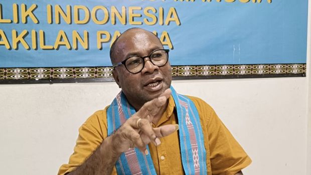 Kantor Komnas HAM Papua dilempari dugaan bom molotov Ketua Komnas HAM Papua Frits Ramandey. ANTARA/Ardiles Leloltery