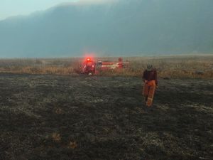 Petugas Gabungan Diterjunkan Padamkan Kebakaran Bromo