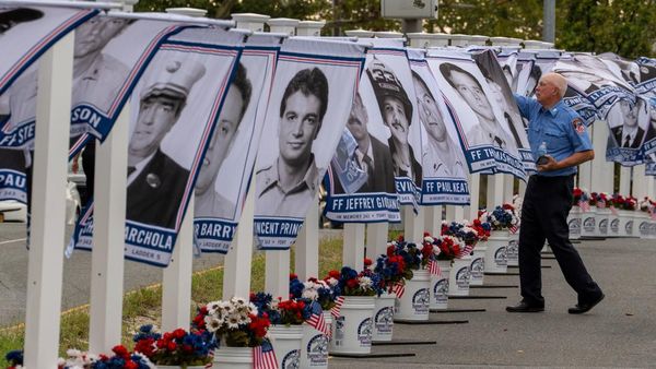 Pemadam Kebakaran New York Kenang Tragedi 9/11